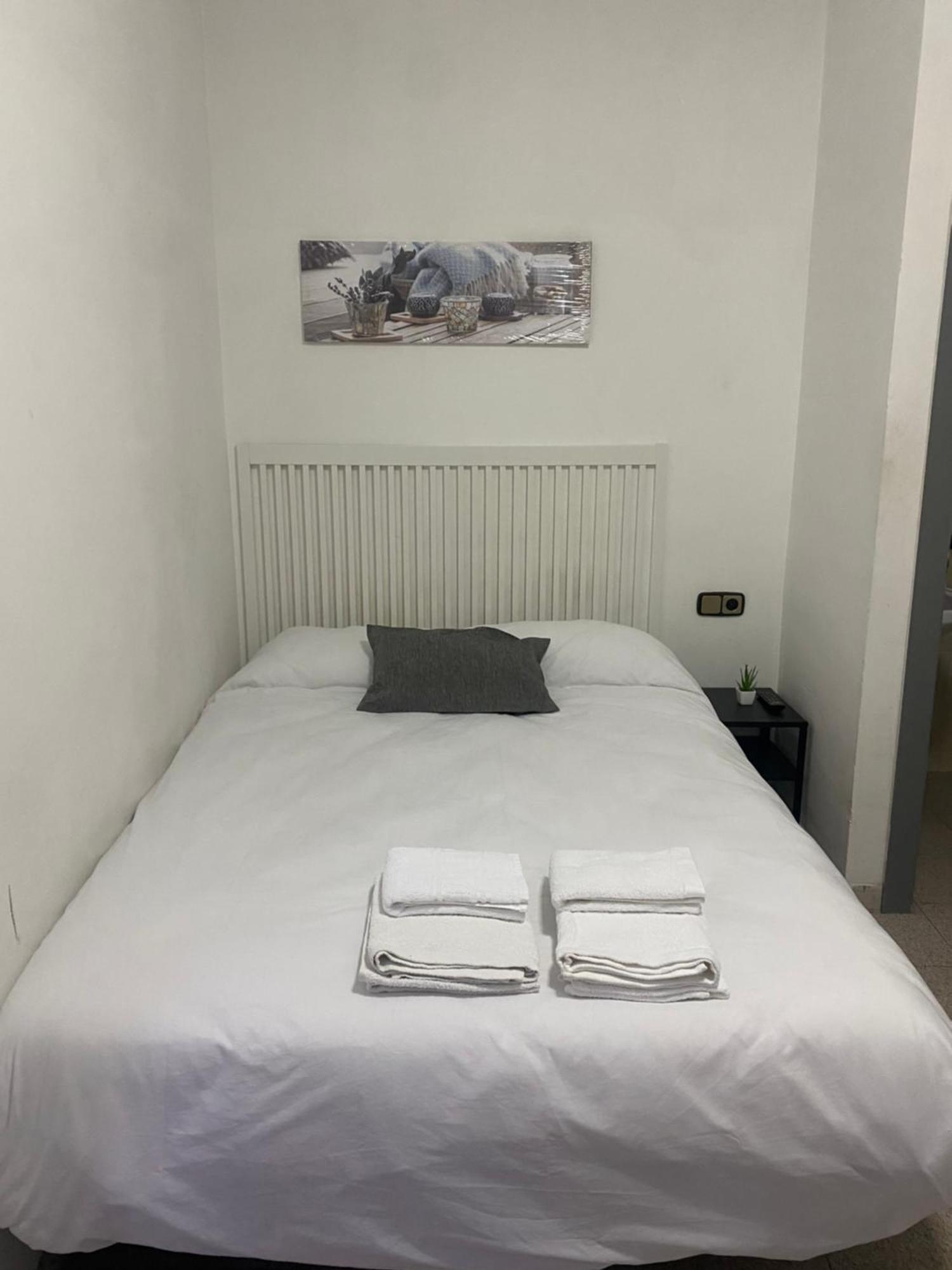 Hostal La Masia Манреса Стая снимка