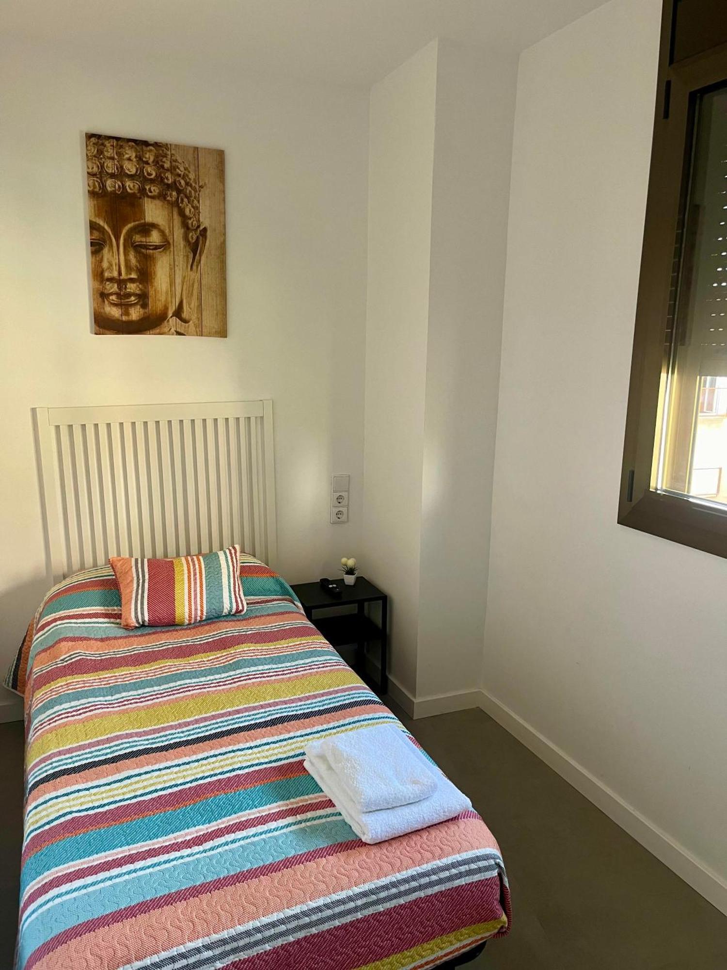 Hostal La Masia Манреса Екстериор снимка